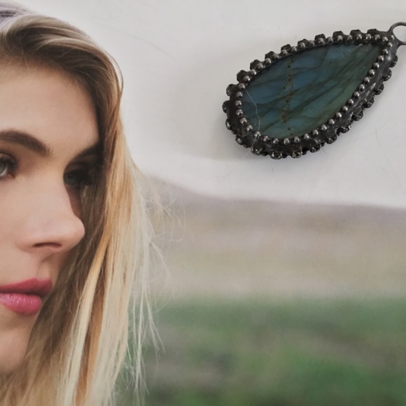 Labradorite and Sterling Silver Artisan Crafted Necklace is NWOT: Lots of Flash! - Picture 5 of 6